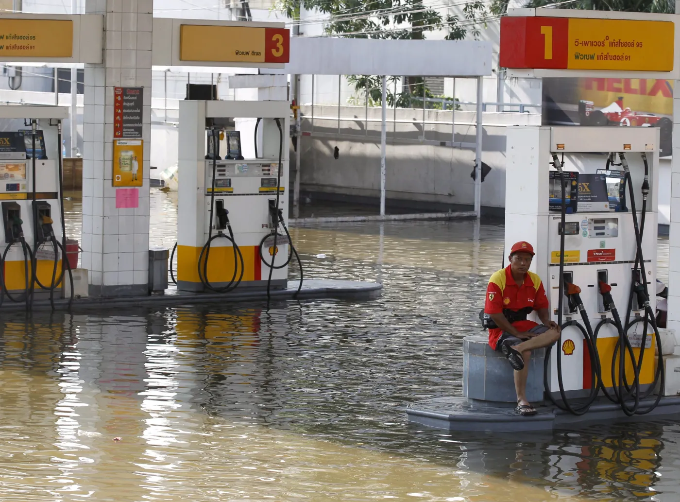 2656677-stacja-benzynowa-w-bangkoku.jpg
