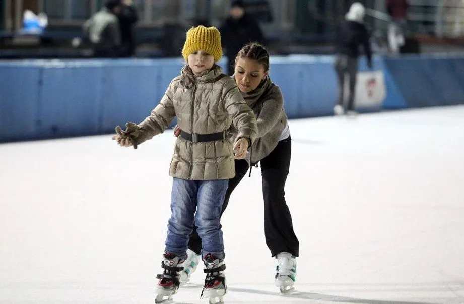 Zobacz, jak znana pogodynka szaleje z córką na łyżwach!