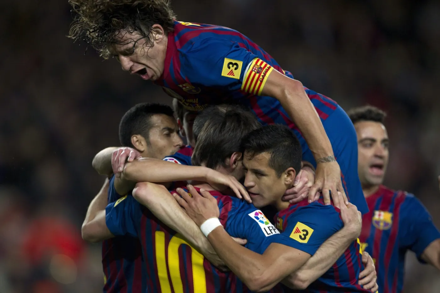 Piłkarze Barcelony cieszą się z bramki strzelonej przez Lionela Messiego w meczu przeciwko Getafe