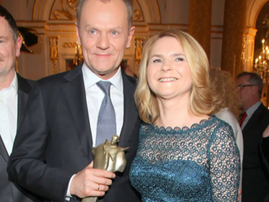 Tuskowie na Wiktorach. Prześwit, dekolt i najnowsze trendy