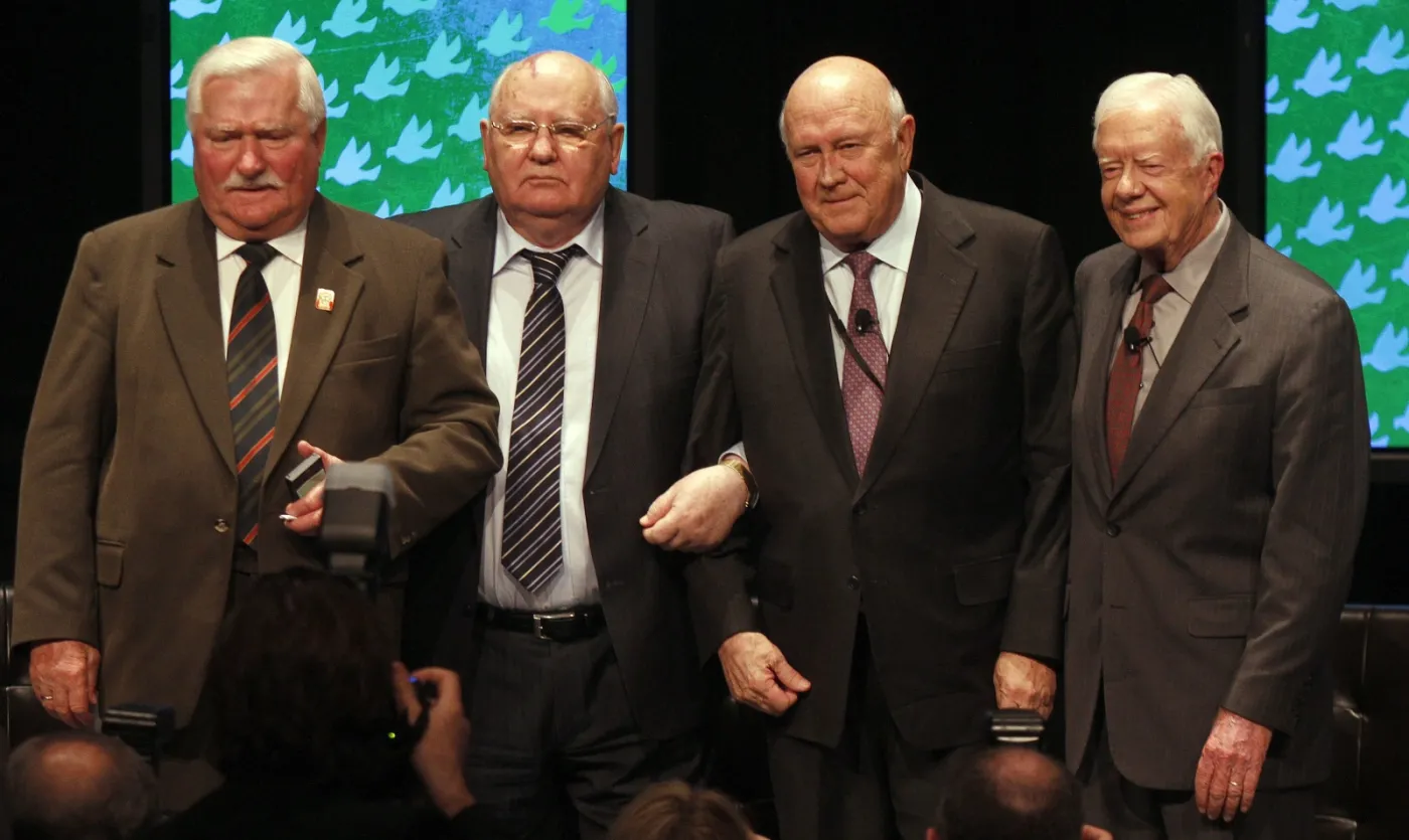 3405530-lech-walesa-frederik-de-klerk.jpg
