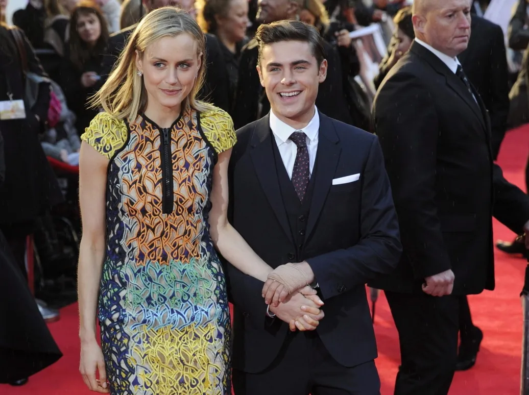 3406139-zac-efron-i-taylor-schilling.jpg