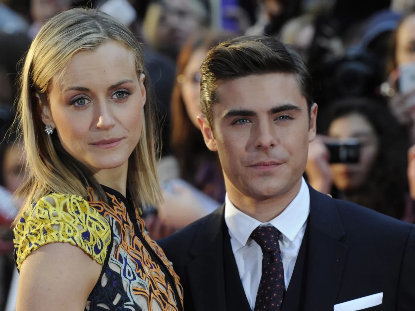 3406197-zac-efron-i-taylor-schilling.jpg