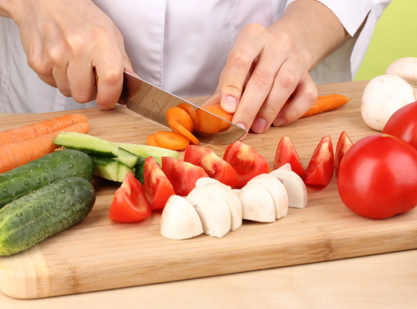 3681322-gotowanie-warzywa-kroic-noz.jpg