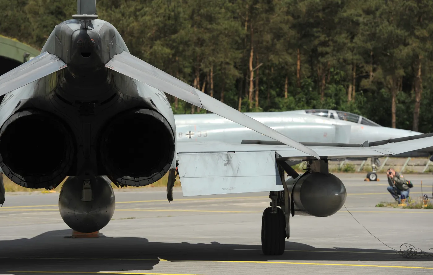 F4 Phantom w bazie lotniczej