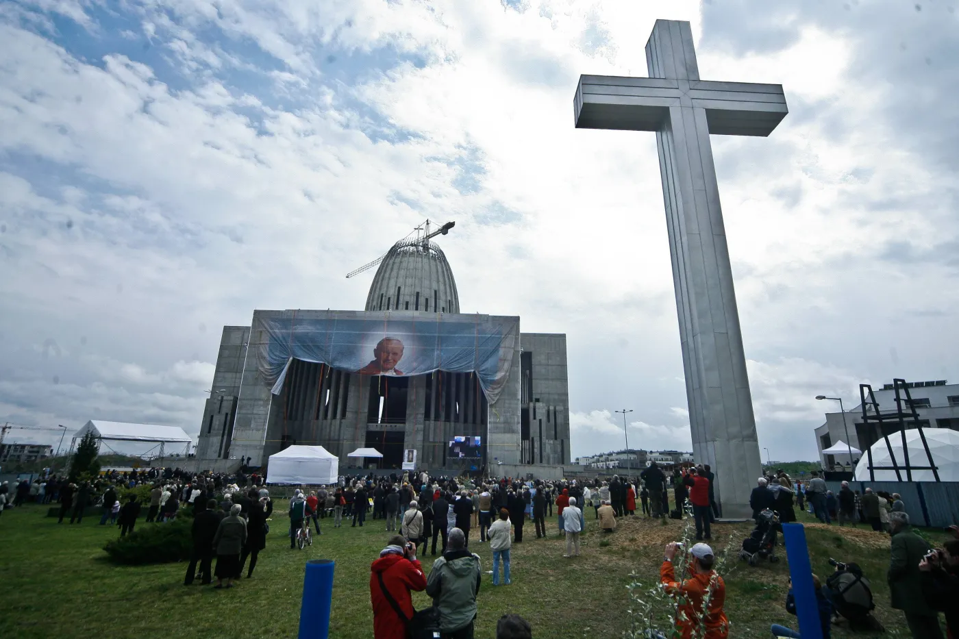 Kłopoty ministra kultury. Nie miał prawa dać pieniędzy na kościół