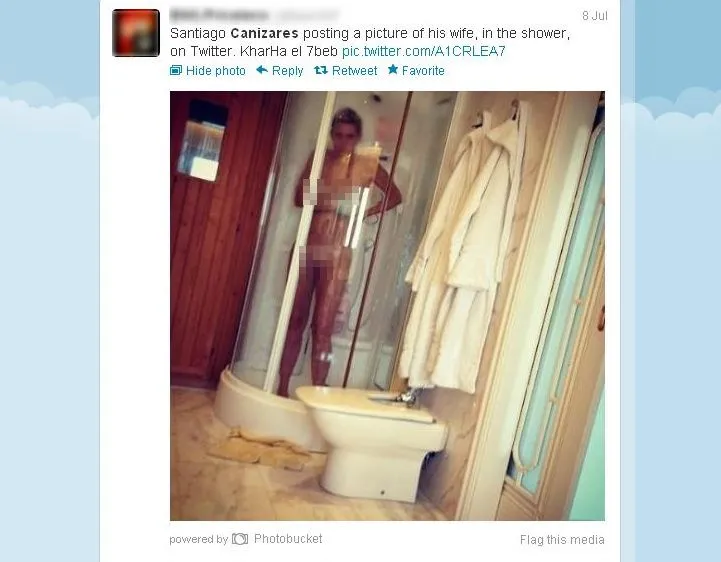 Naga żona Santiago Canizaresa - zdjęcie na Twitterze