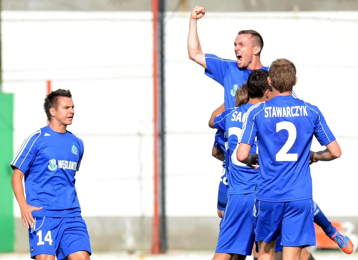 Mecz FK Metalurg-Ruch Chorzów: Gabor Straka cieszy się po strzeleniu drugiego gola