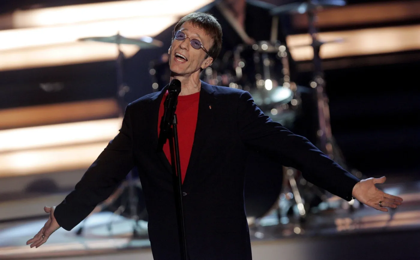 Robin Gibb z zespołu Bee Gees na estradzie