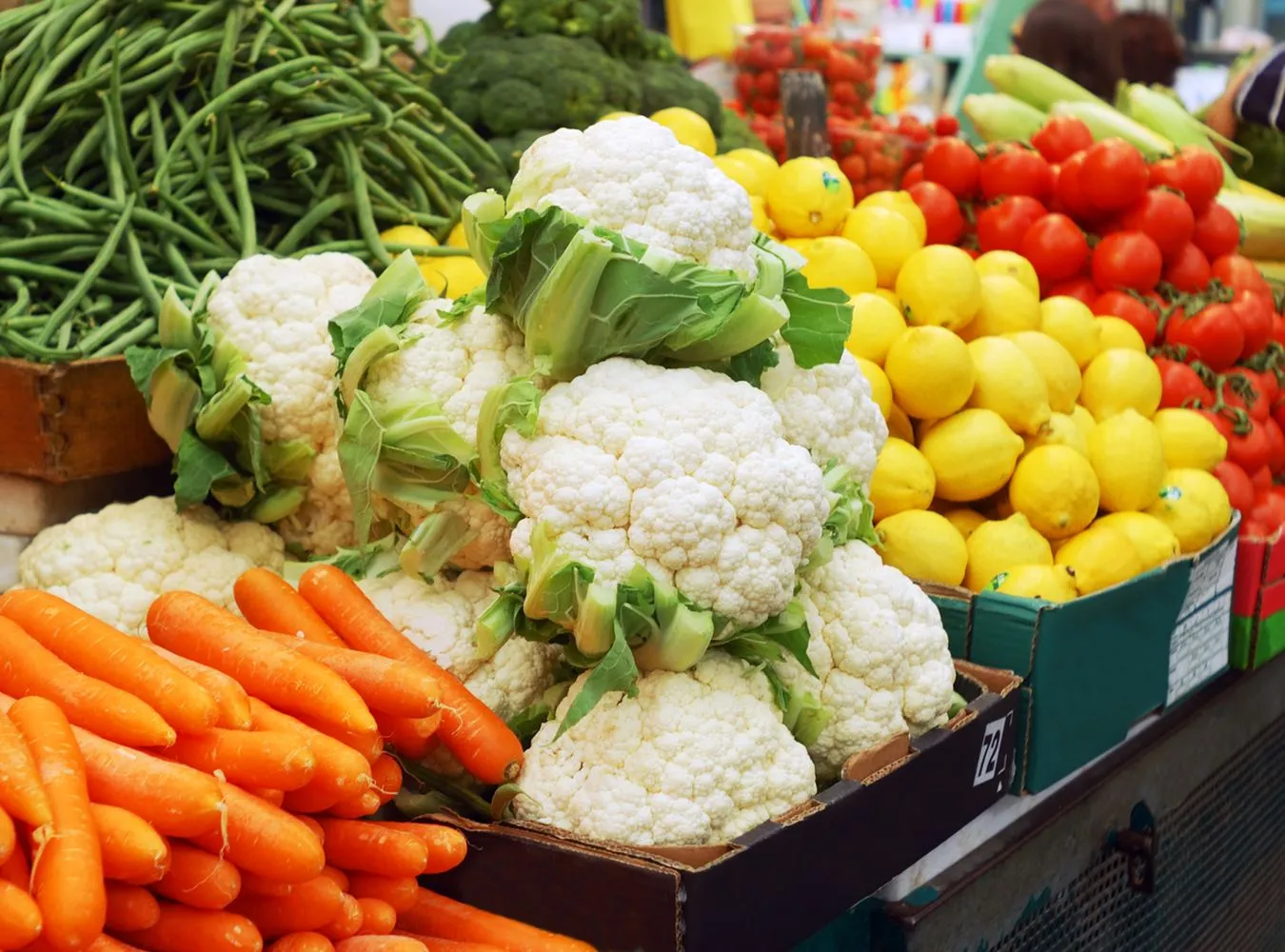 Warzywa na targowym straganie