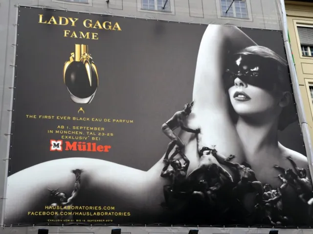 Jak ona to zrobiła? Perfumy Lady Gagi biją rekordy popularności