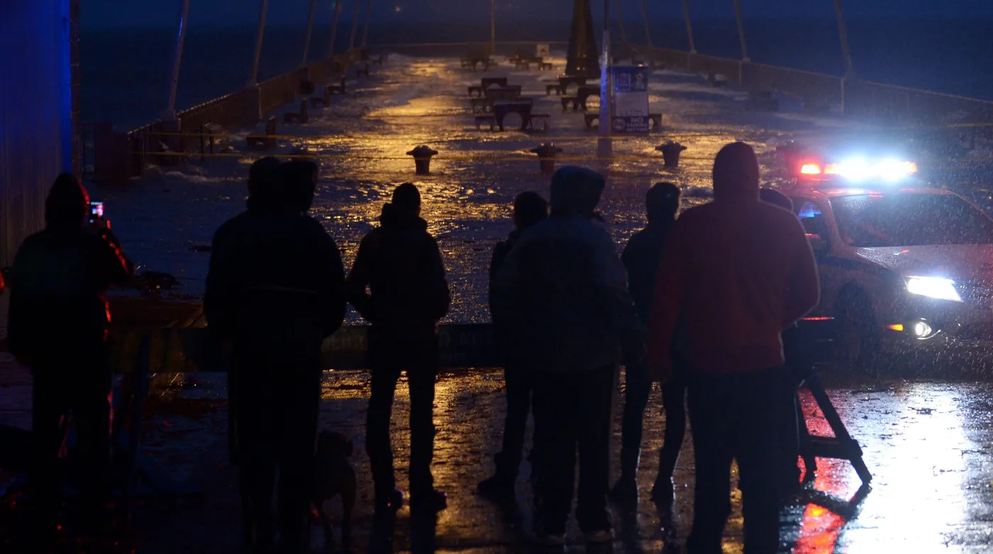 Są pierwsze ofiary Sandy. Woda zalewa ulice Manhattanu