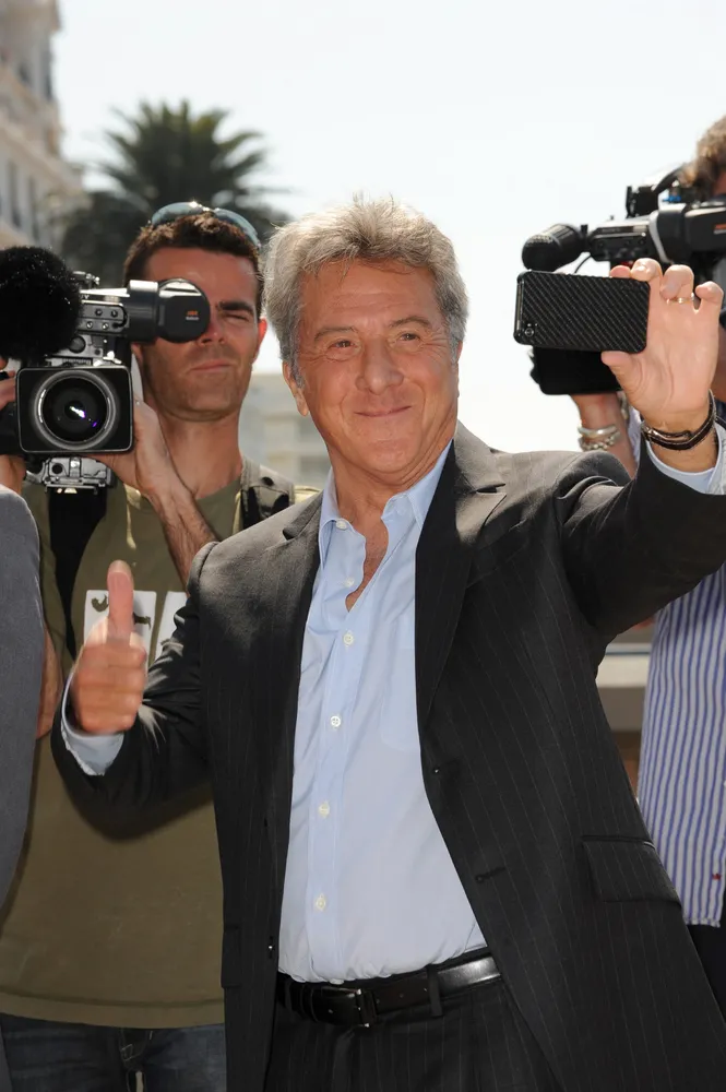3881920-tak-dustin-hoffman-promowal-w.jpg