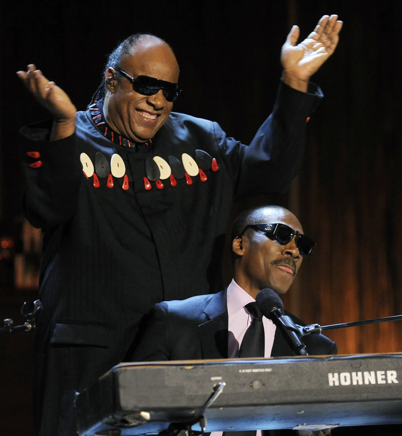 4480919-eddie-murphy-i-stevie-wonder.jpg