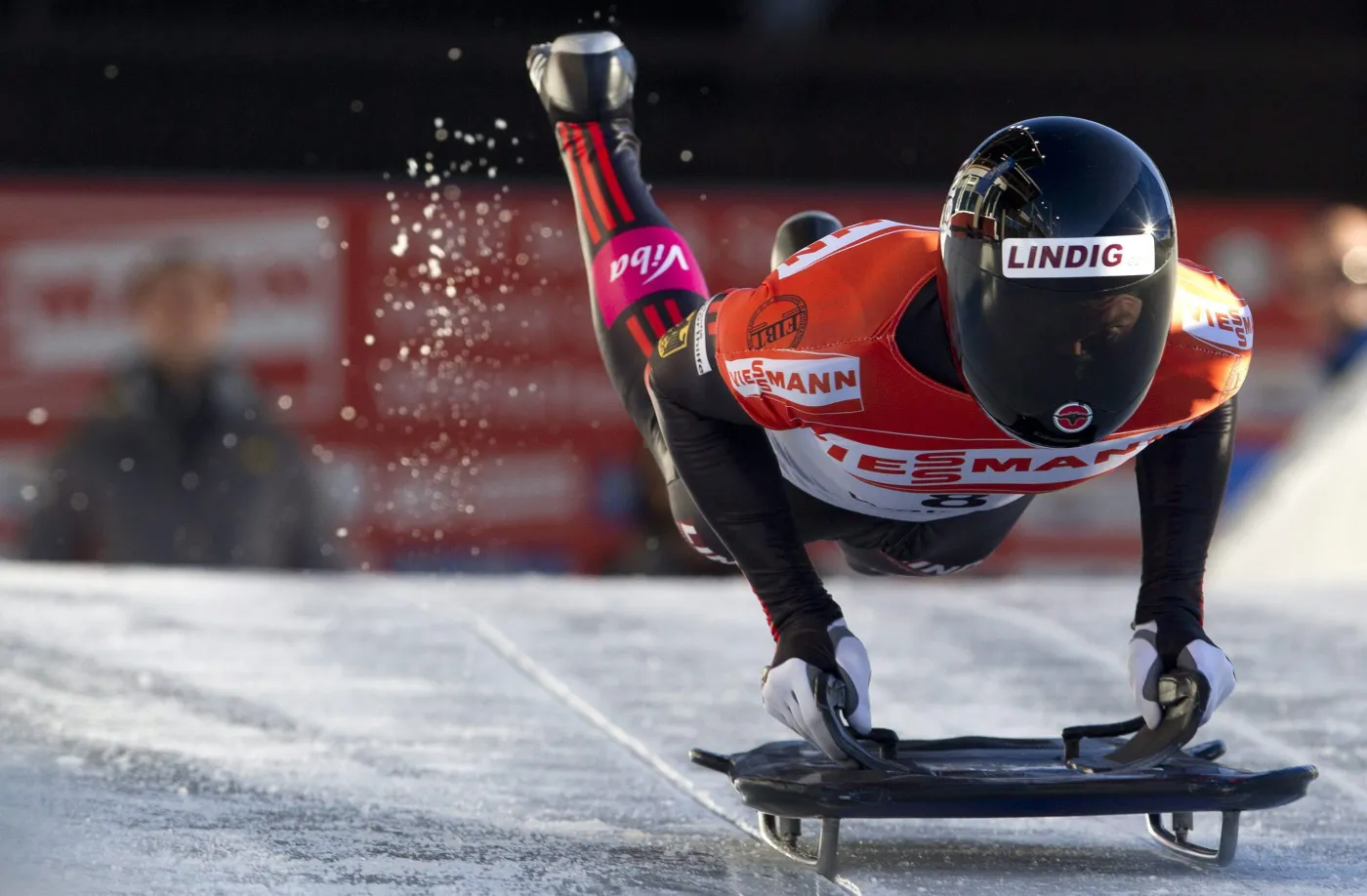 Niemiecki saneczkarz na torze