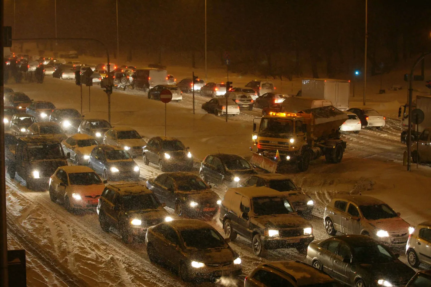 Zimowy korek na Wisłostradzie