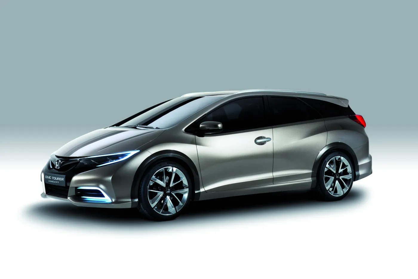 4693710-honda-civic-tourer-concept1.jpg
