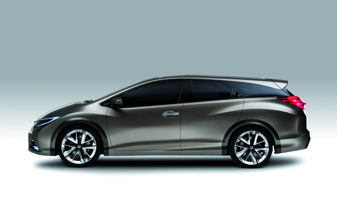 4693739-honda-civic-tourer-concept2.jpg