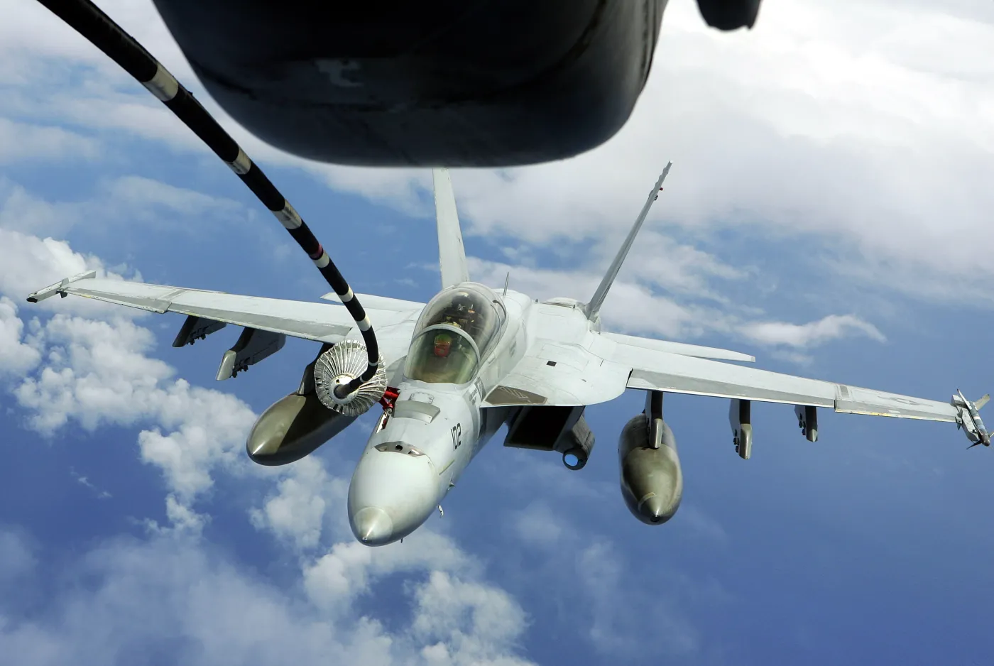 Samolot F-18 nad wyspą Guam