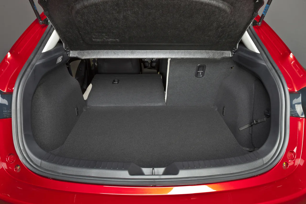 5242569-mazda3-2013-interior-17-jpg72.jpg