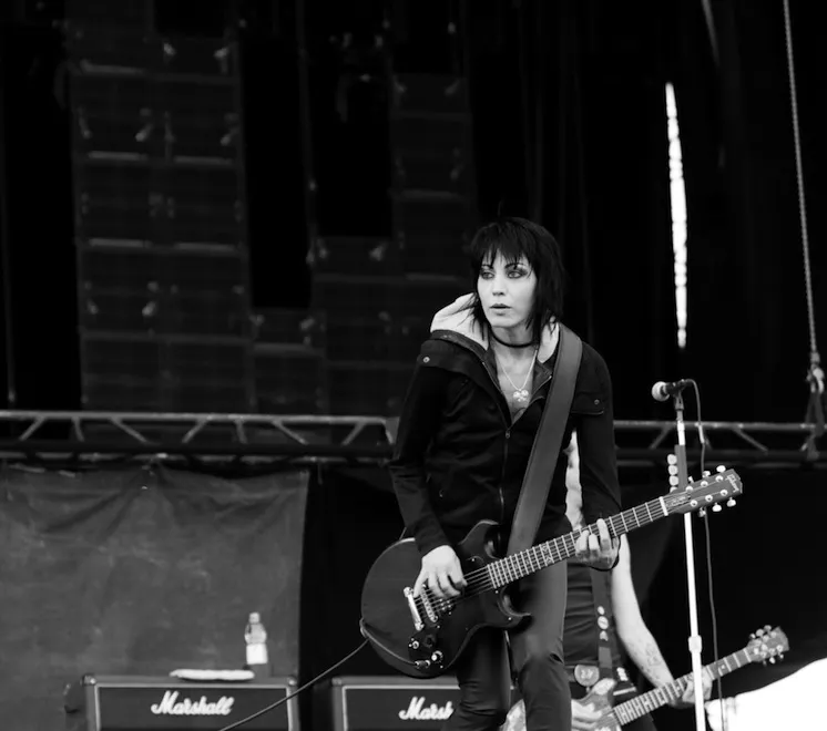 4120797-joan-jett-and-the-blackhearts.jpg