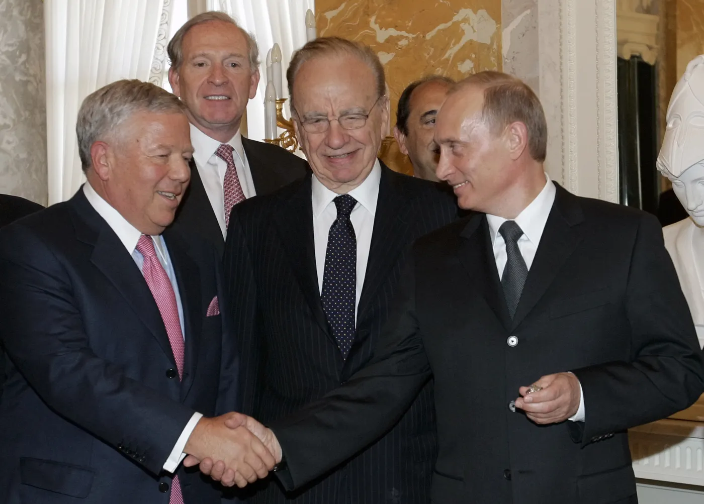 5096059-wladimir-putin-i-robert-kraft.jpg