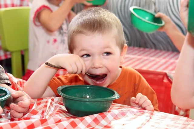 162 tys. niedożywionych dzieci w Polsce. Najnowszy raport