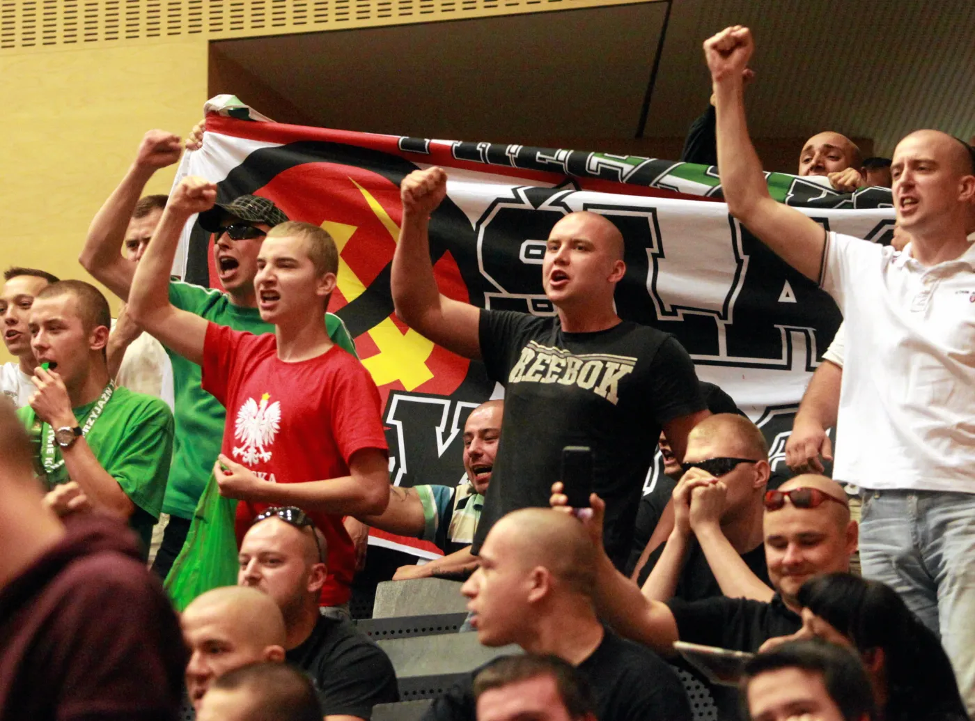 Narodowcy i kibice przerywają wykład prof. Zygmunta Baumana