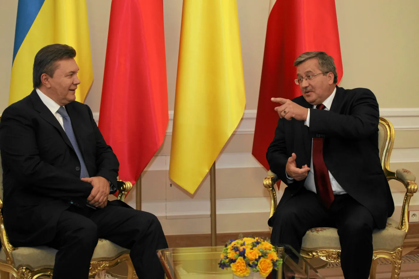 Komorowski rozmawiał z Janukowyczem. Apelował, by nie używać siły