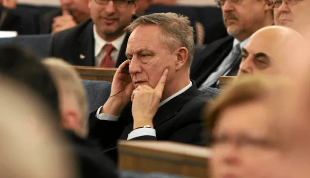 Piesiewicz po wyroku: Książka o tym powinna się nazywać "Niszczarka"