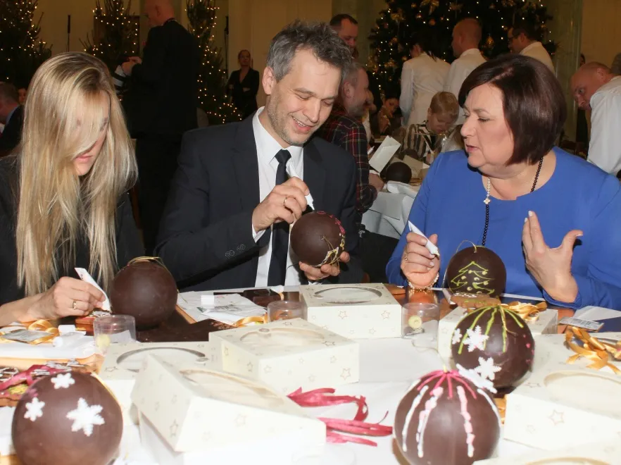 Wielkie bombek ozdabianie: gwiazdy u prezydentowej