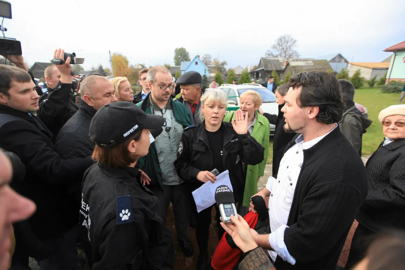 Przed meczetem w Bohonikach 