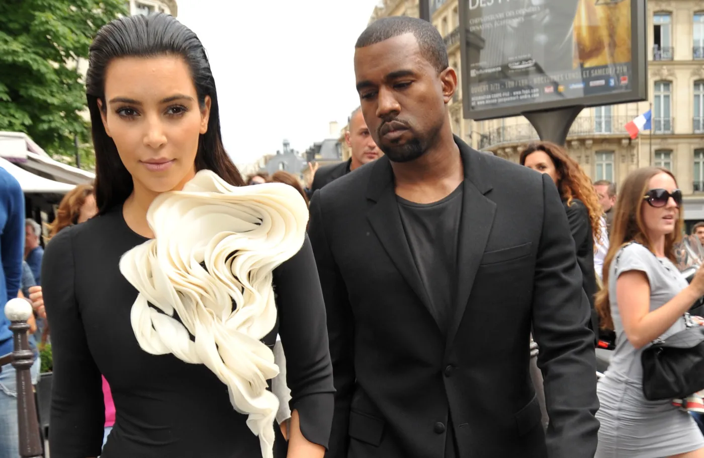 Kanye West nawet z oświadczyn zrobił show