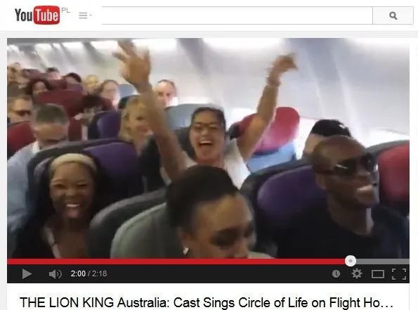 Klaskanie w samolocie? W takiej sytuacji to nie obciach [WIDEO]