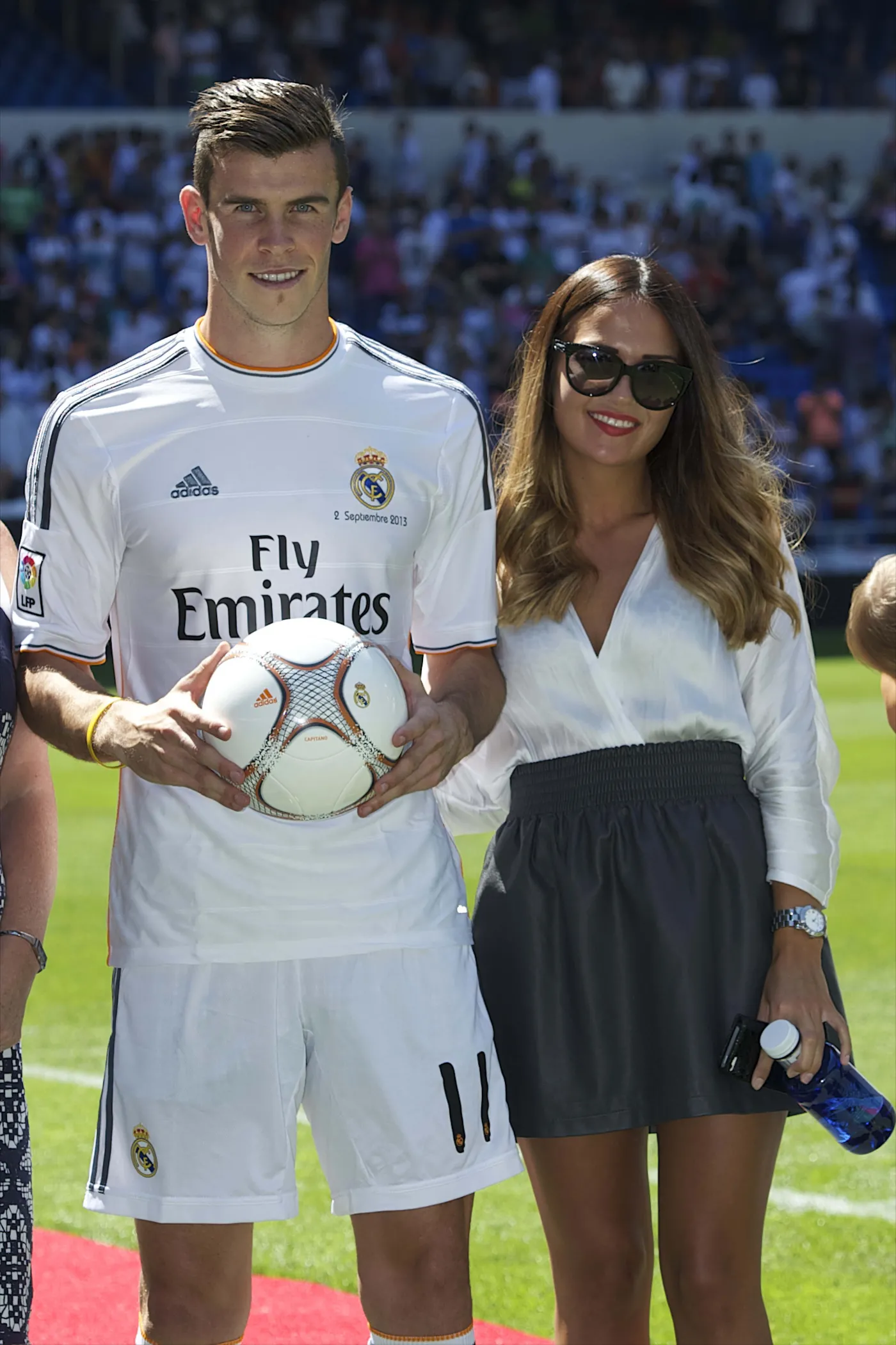 6127429-gareth-bale-i-emma-rhys-jones.jpg