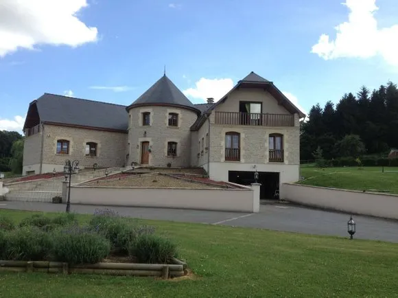 Zamek wystawiony na sprzedaż