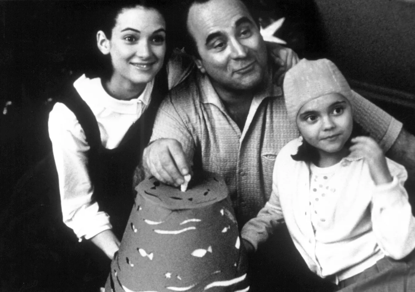 6229145-bob-hoskins-z-christina-ricci.jpg