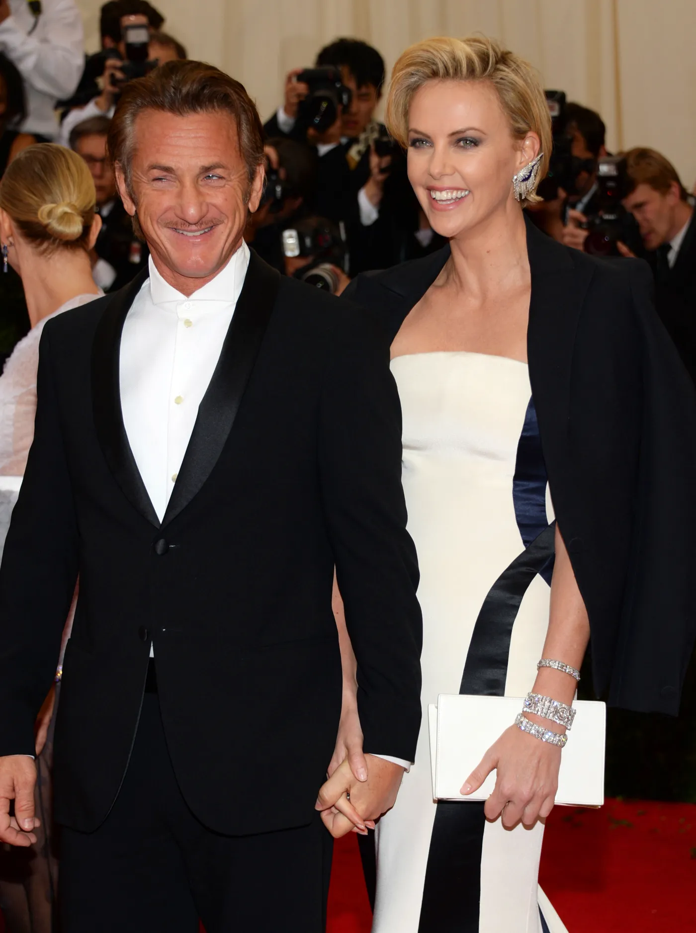 6249485-charlize-theron-i-sean-penn.jpg