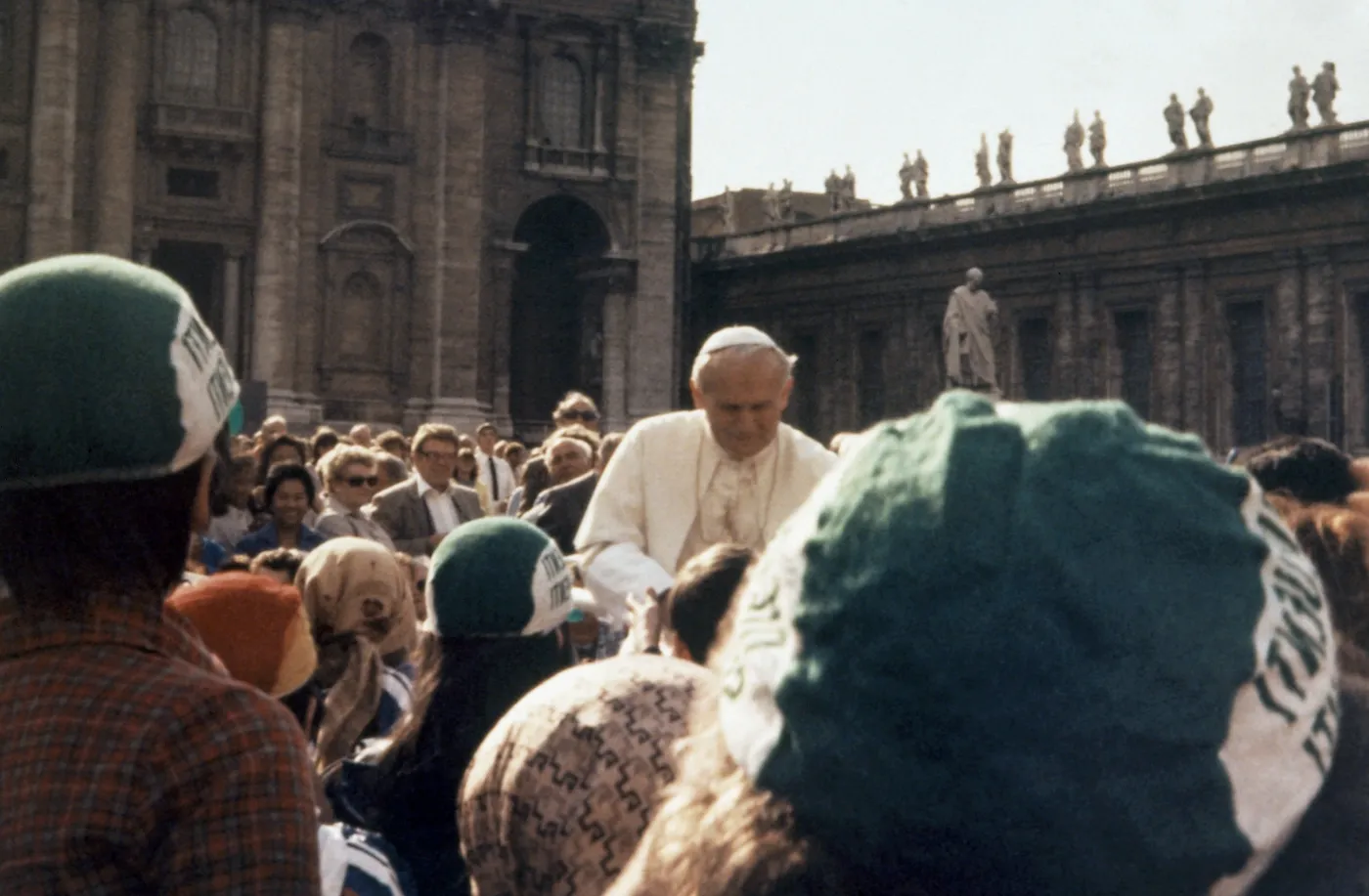 Papieża uratowała mała dziewczynka. Dlatego zamachowiec chybił