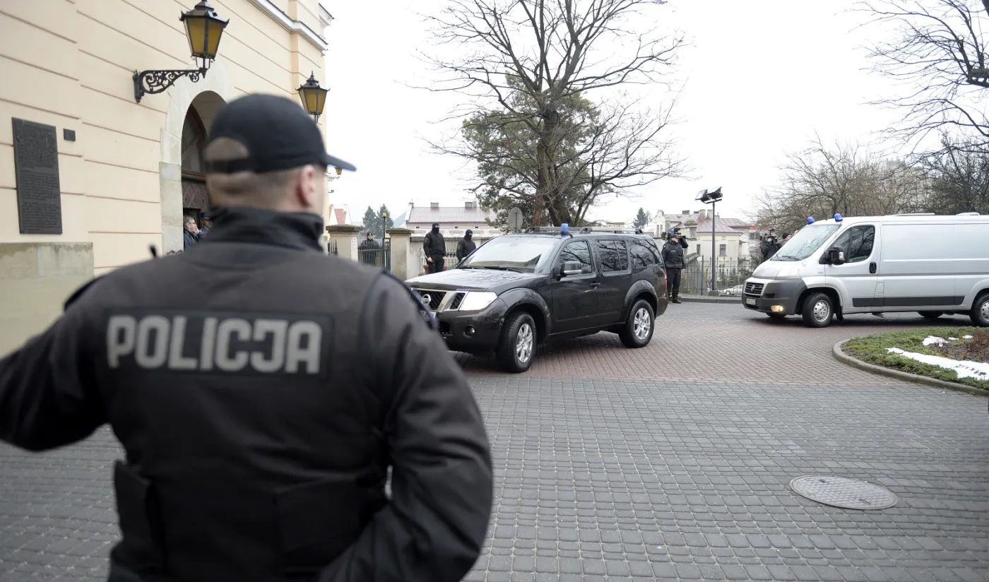 Policja przed Sądem Okręgowym w Rzeszowie przed rozprawą ws. Mariusza Trynkiewicza