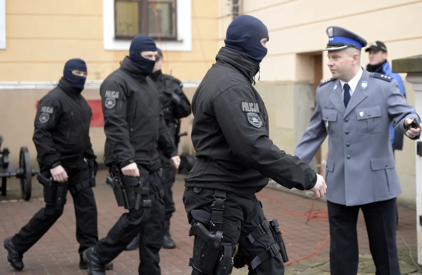 Policja przed Sądem Okręgowym w Rzeszowie przed rozprawą ws. Mariusza Trynkiewicza