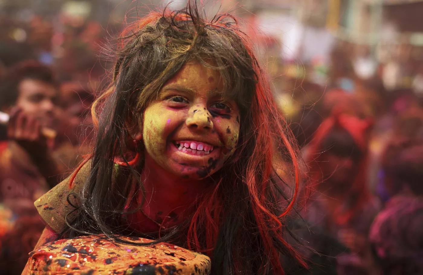 Oni umieją się bawić. Kolorowe szalone święto w Indiach