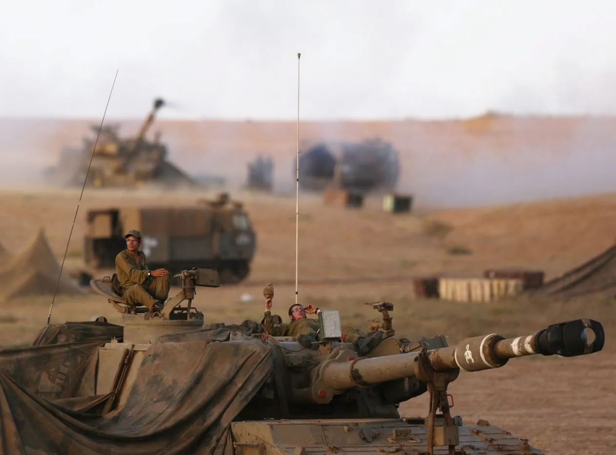 Izraelskie czołgi i artyleria na granicy ze Strefą Gazy