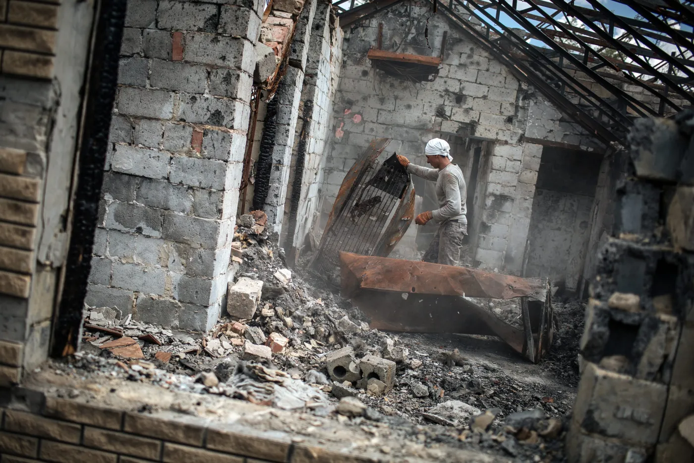 Zniszczenia na przedmieściach Słowiańska