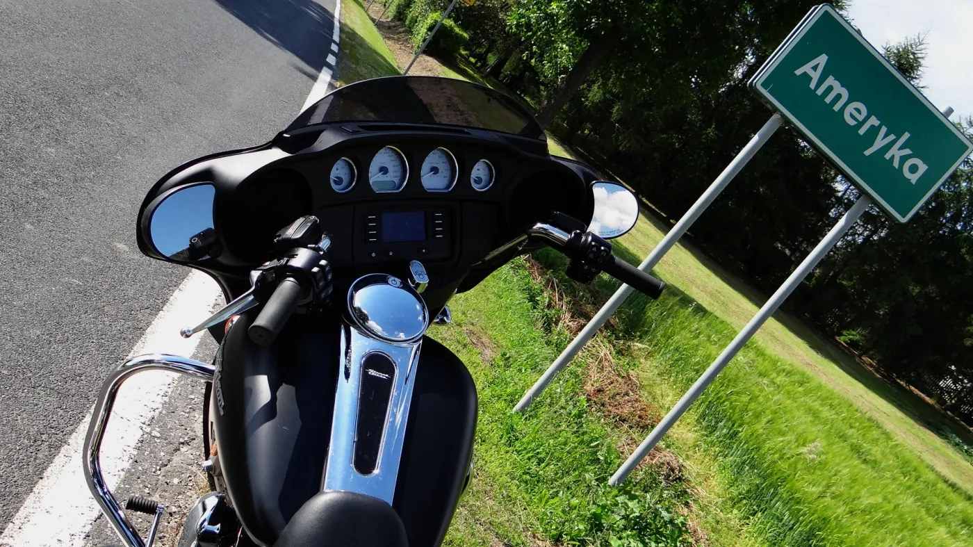 6699793-harley-davidson-street-glide.jpg