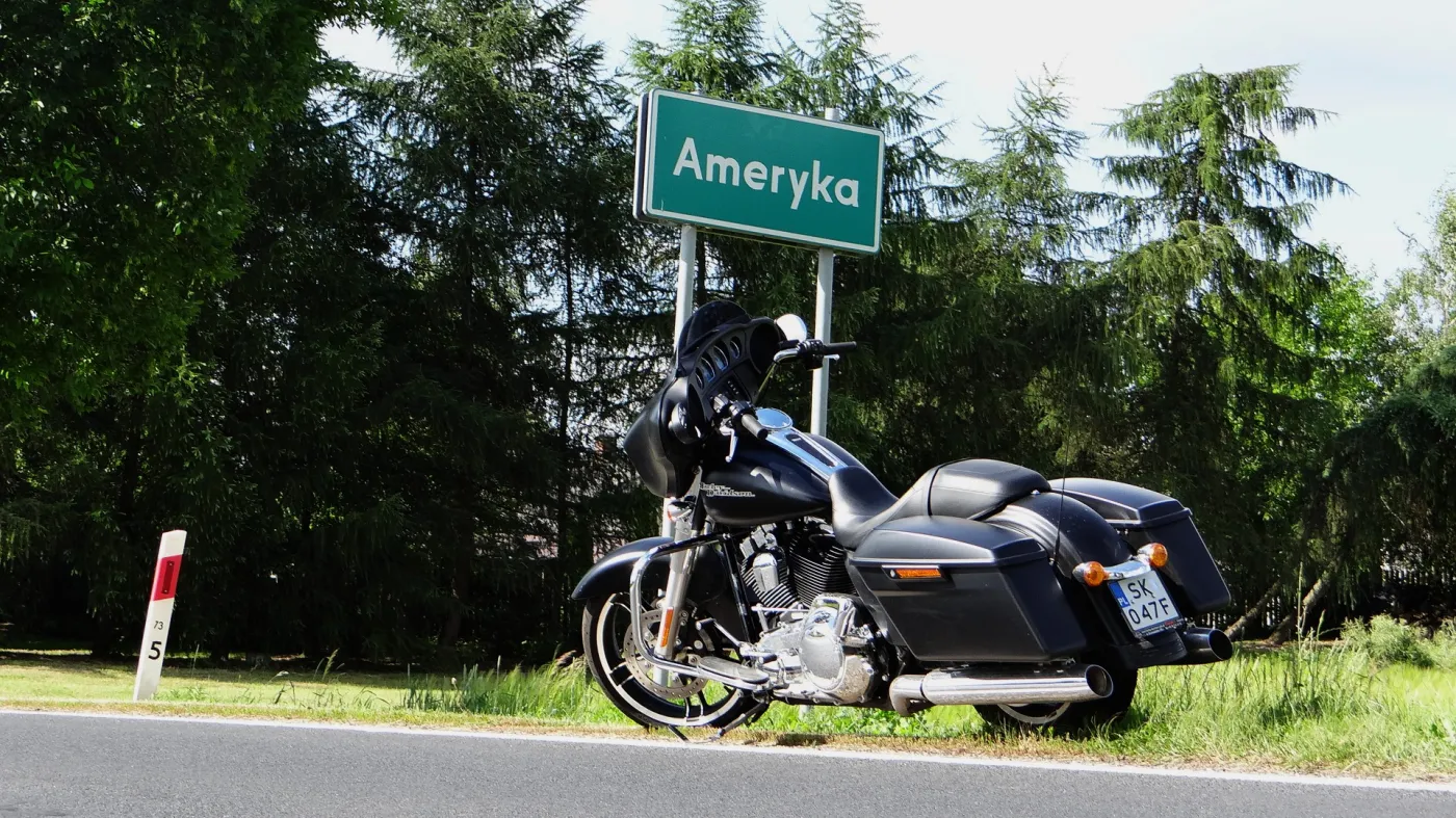 6699822-harley-davidson-street-glide.jpg