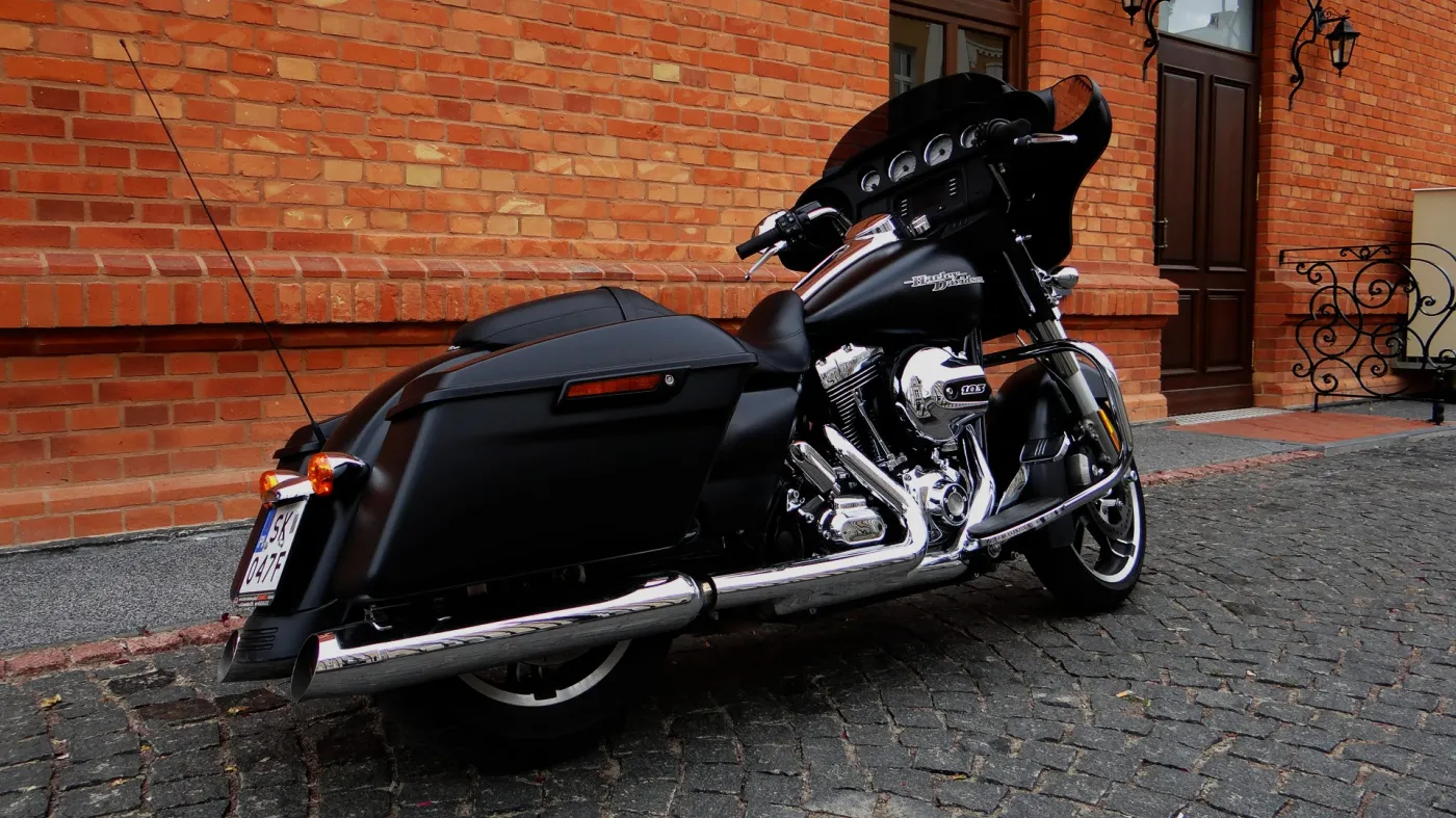 6699996-harley-davidson-street-glide.jpg