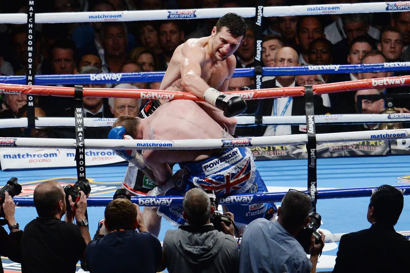 Carl Froch obronił pasy WBA i IBF wagi super średniej