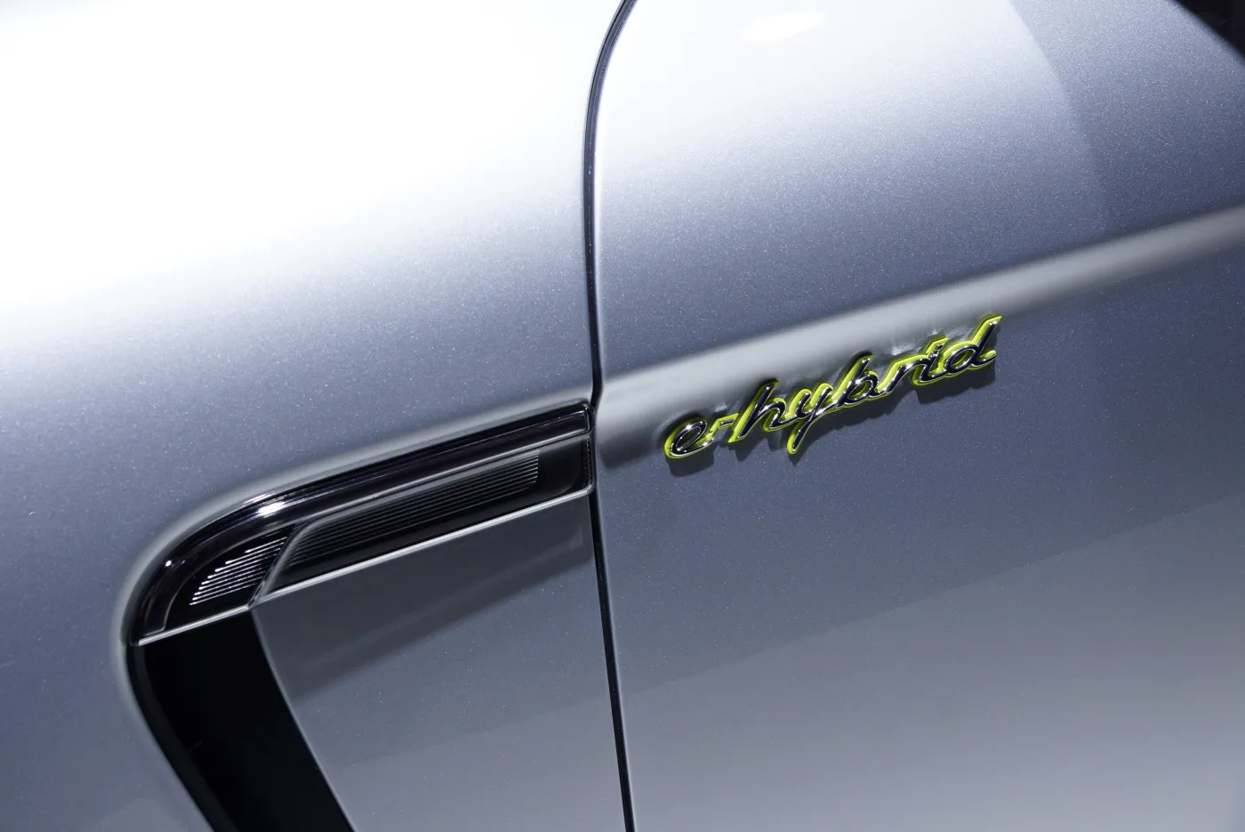 6459579-porsche-panamera-s-e-hybrid.jpg