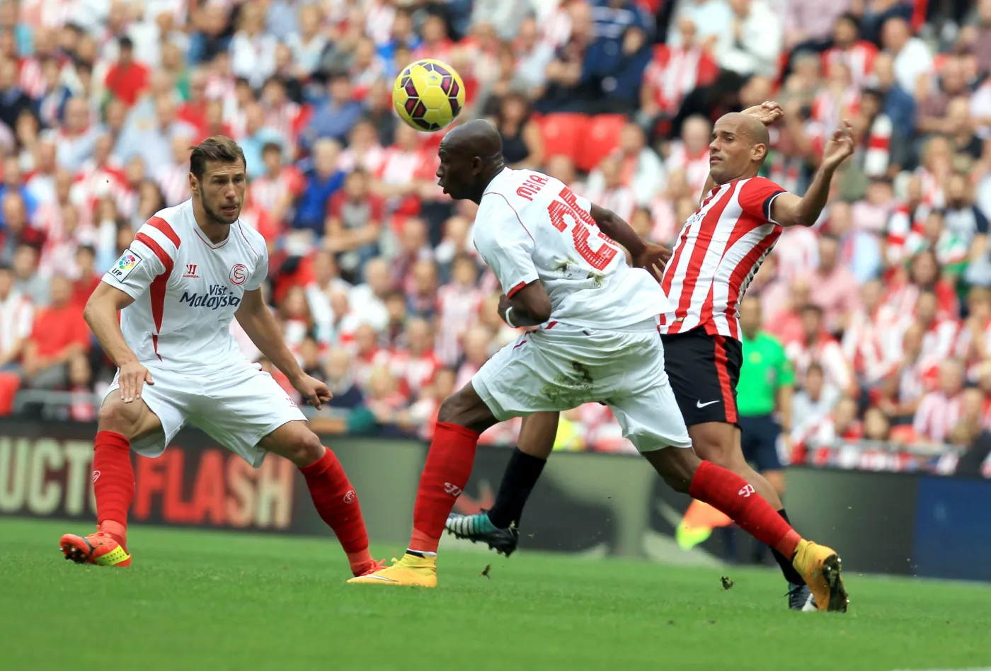 Liga hiszpańska: Sevilla nie wykorzystała szansy. Ekipa Krychowiaka przegrała w Bilbao. WIDEO